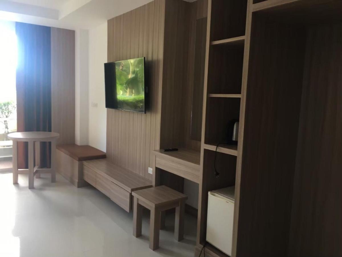 Lae Lay Suites Hotel Karon Exterior photo