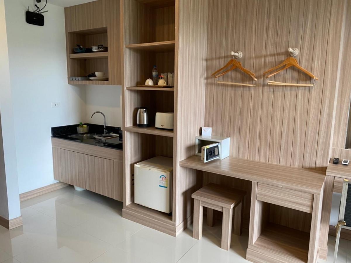 Lae Lay Suites Hotel Karon Exterior photo