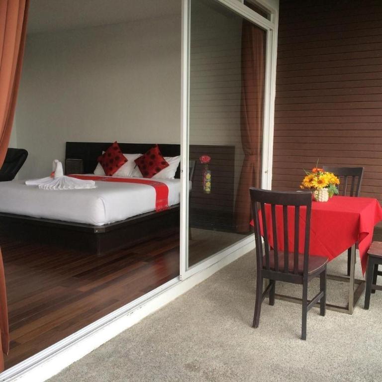 Lae Lay Suites Hotel Karon Exterior photo