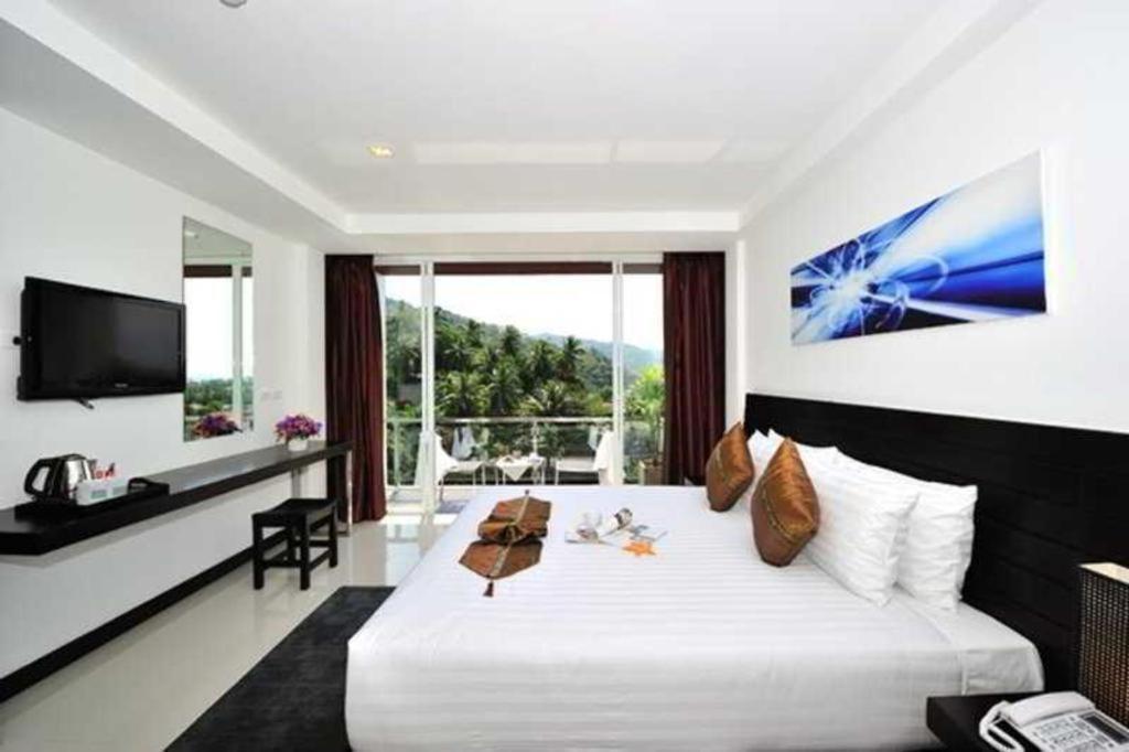 Lae Lay Suites Hotel Karon Exterior photo